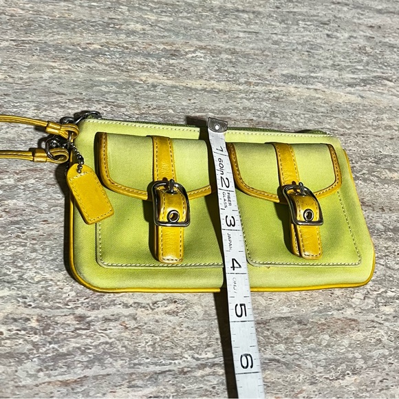 Coach vintage green and mustard color wristlet with 2 front pockets - Picture 13 of 15